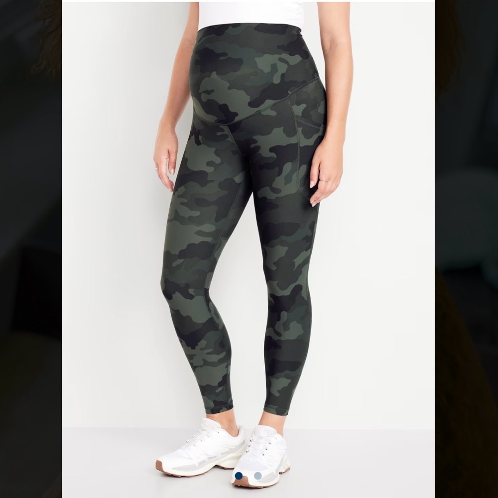 Old Navy Maternity Full-Panel PowerSoft 7/8 Leggings in Olive Camo. Like New